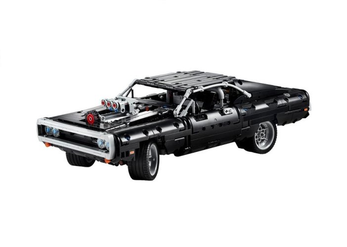 LEGO Technic 42111  Dodge Charger al lui Dom