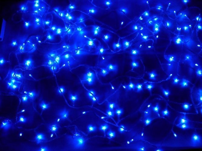 LUMA LED Jullätt regn, 310 lysdioder 5m strömkabel 5m  IP44 blå med en timer