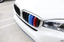 BMW X6 (F16, F86) 2015-2016 prúžky M-Performance do prednej masky
